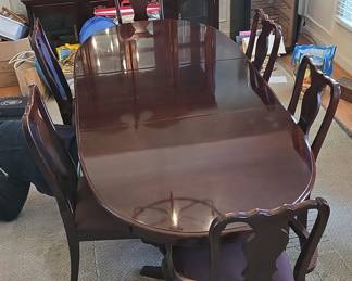 Ethan Allen Queen Anne Style Dining Set