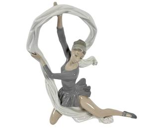 LLADRO DANCER WITH VEIL PORCELAIN FIGURINE