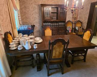Gorgeous Ethan Allen Jacobean Revival-style dark wood dining table and matching upholstered chair set, featuring classic turned legs and high-backed chairs with yellow-gold velvet inserts.Dining room table with 6 Chairs and two expansion Leaves.