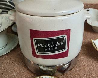 vintage Carling Black Label Beer stoneware bean pot crock manufactured by the West Bend Company around 1969, chip on lid.