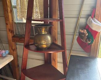 Corner shelf