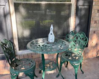 Small table w 2 chairs