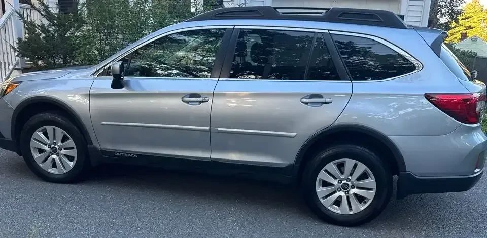 2016 Subaru Outback 2.5I Premium LOW MILEAGE and NO RESERVE