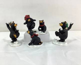 Bear Foots Snowball Fight
