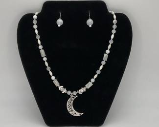  Mother of Pearl Necklace and Earrings