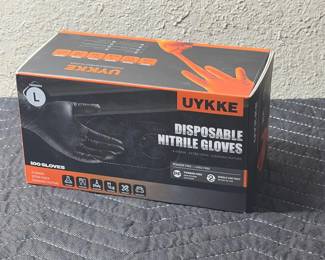 Disposable nitrile gloves