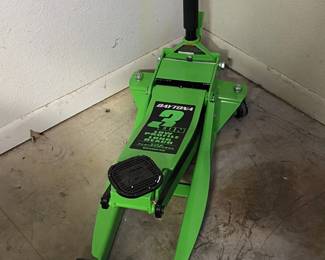 Dayton 3 ton low profile long reach high-performance model DS300LRG hydraulic floor Jack