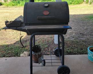 Char griller BBQ pit