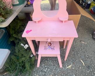 Kids vanity 