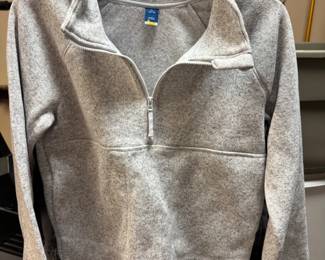Clothing WomensClothes girlsOld Navy pullover NEW