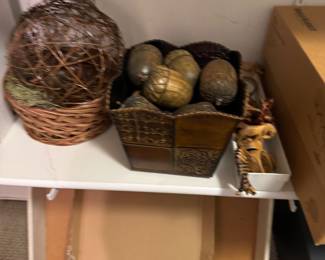Decoratives 