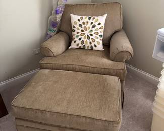 Chair w/ Ottoman 