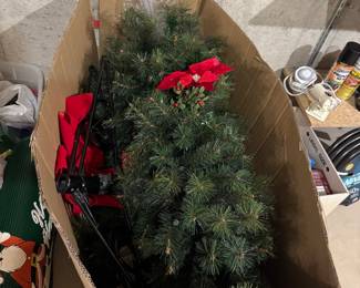 lighted christmas tree - 7.6" 