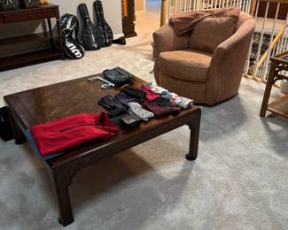 Coffee Table  , Swivel Chair orange 