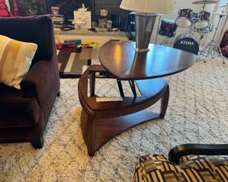 Cocktail/end table lifts