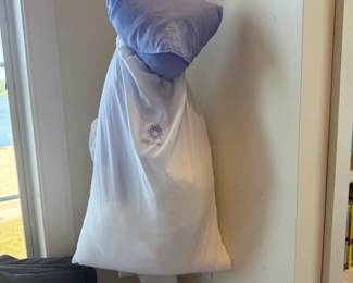 "Sleep Crown" pillow fluff system