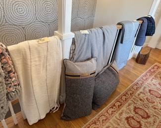 So many nice linens here! Several sets of bed linens for king size and queen size beds. Down comforters, down duvets, coverlets, dovert covers, sheet sets, feather and down filled pillows, etc.