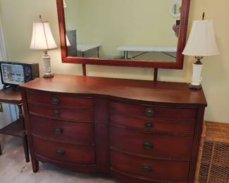 Vintage Solid Mahogany Dixie Dresser With Mirror (8 drawers)