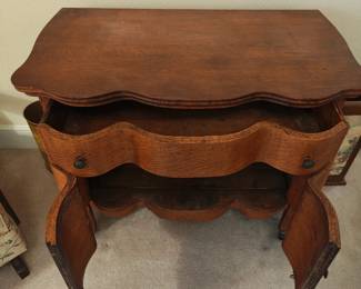 Beautiful Oak serpentine front washstand