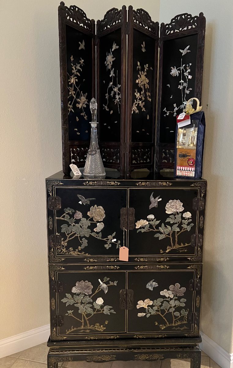 Black Lacquer 4-Door Cabinet / Folding Screen