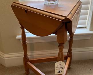 Lane Furniture Small Drop Leaf Side Table