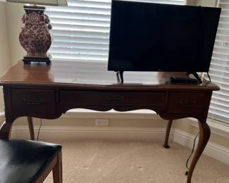 Davis Cabinet Wooden Queen Anne Writing Desk