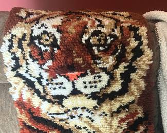 Big cat latch hook rug/wall hanging