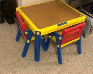 Kids table and chairs 