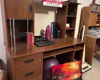 Computer desk 