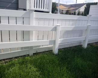 Vinyl fencing