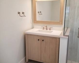 Bath vanity; vanity mirror; vanity lights