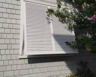 Metal plantation shutters
