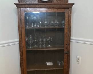 Antique Quarter-Sawn Oak Curio Cabinet with Arched Pediment