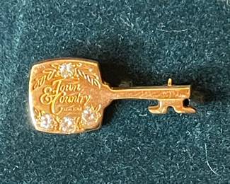 14k Gold Town & Country Pin