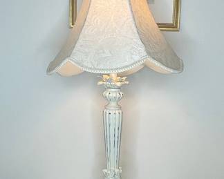 Vintage French Provincial Style Table Lamp with Fluted Column and Ornate Base