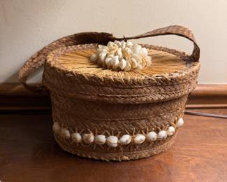 Vintage  handmade woven straw basket Purse w/floral cluster of white shells