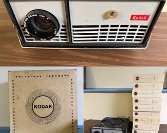 Vintage 1960s Kodak Carousel Model 550 35mm slide projector,  w/original box & stack of slide trays