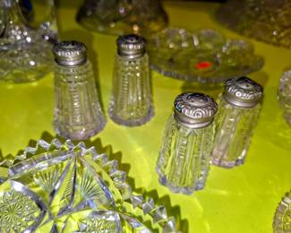 Salt/Pepper Shakers