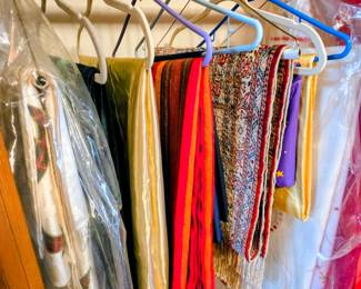 Table Linens - Table clothes and runners