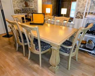 Hyundai Furniture Company Dining Table with 6 Chairs and Leaf