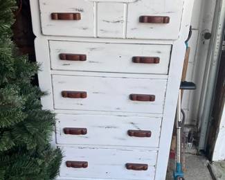 Nice white distressed chest of drawers.