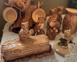 Vintage wood-grain textured ceramic owl decor