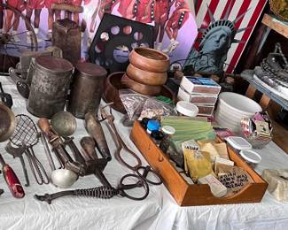 Several areas with antique and primitive items.