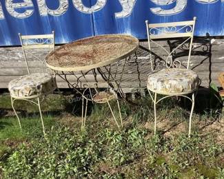 Vintage patio chairs & table