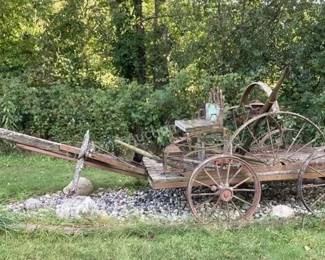 Primitive wagon & decor