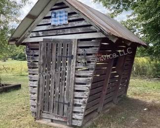 Corn crib