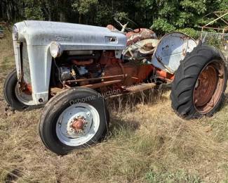 Ford 600 tractor
