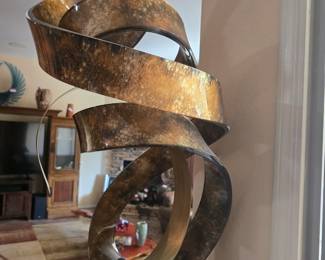 Lg Vitia Sculpture