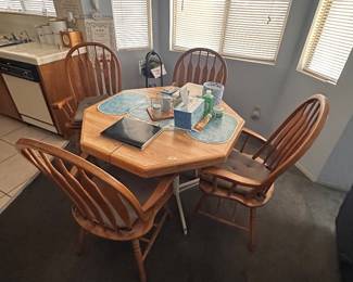 K2 Table and 4 Chairs with Extender