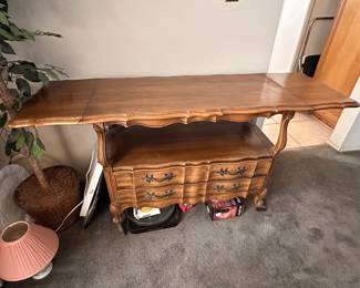 A7 Table with Extend